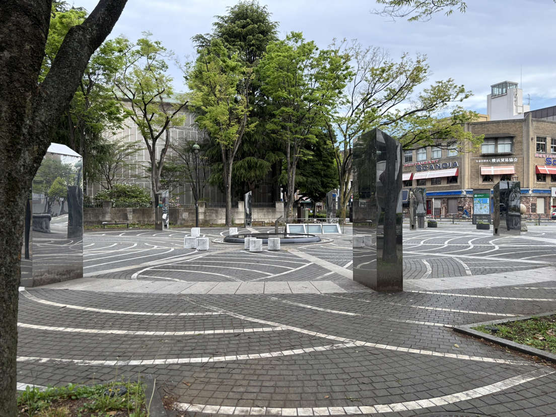 �L��