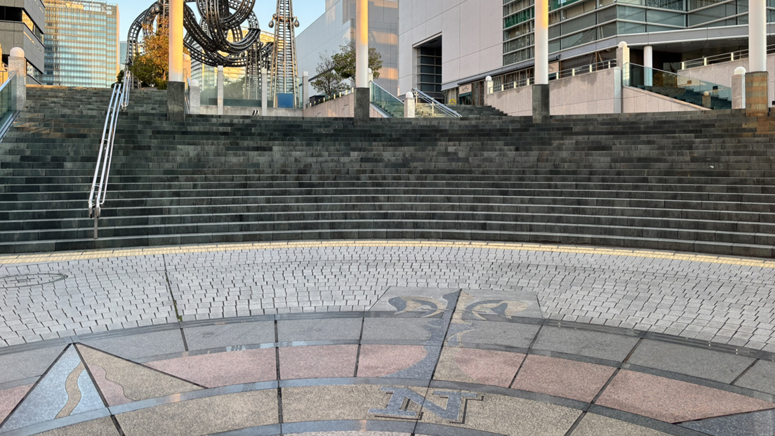 �L��