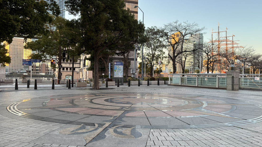 �L��